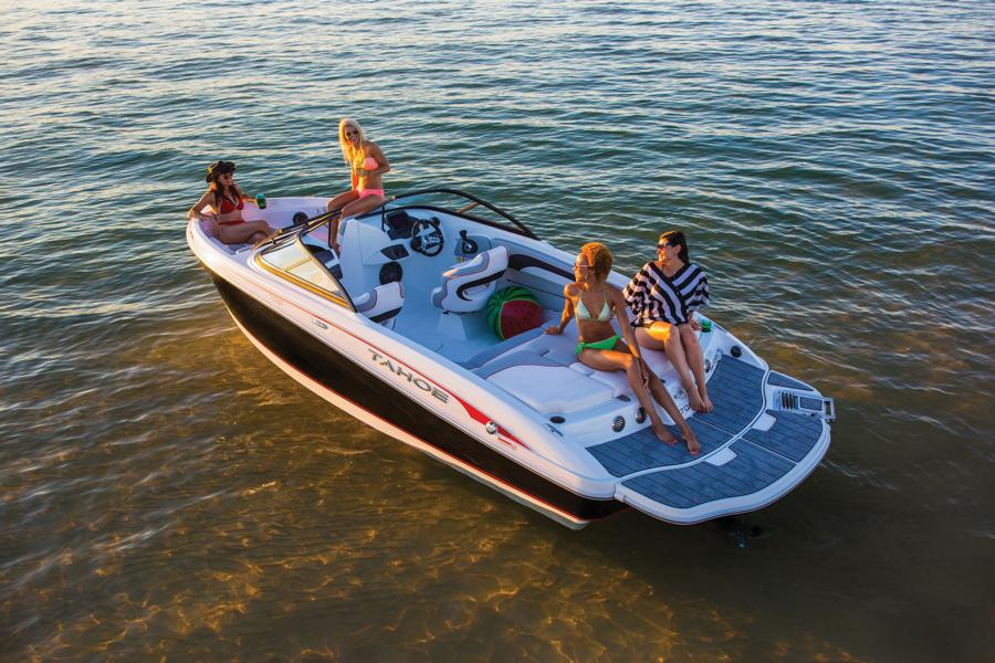 Tahoe 700 Boat Rental at Big Cedar