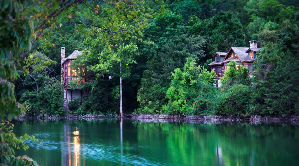 Big Cedar Lodge lakeside accommodations