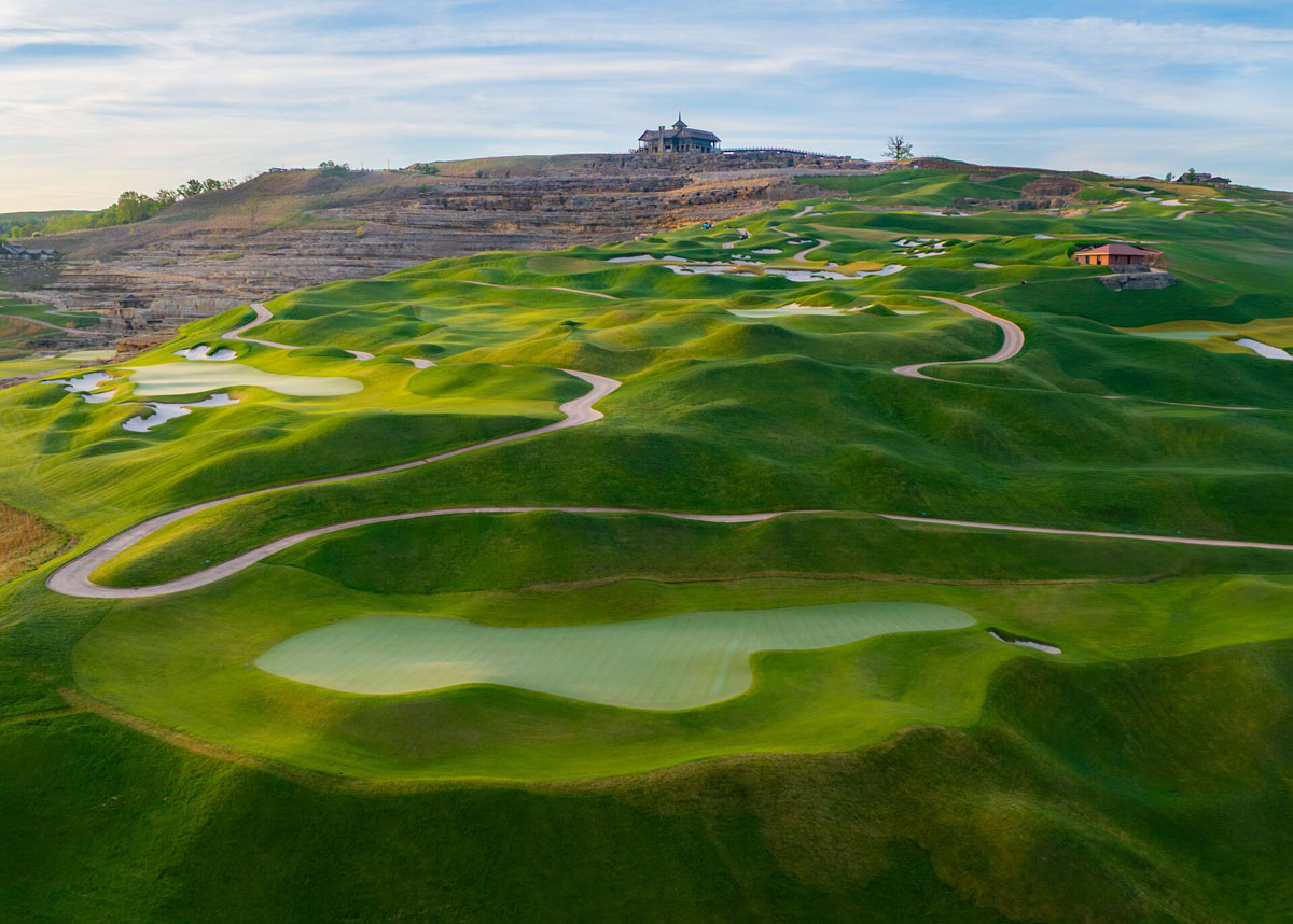 Cliffhangers golf course at Big Cedar Lodge showcases drastic elevation changes, both large and small targets, tucked pins, severe slopes, and movement on the greens.