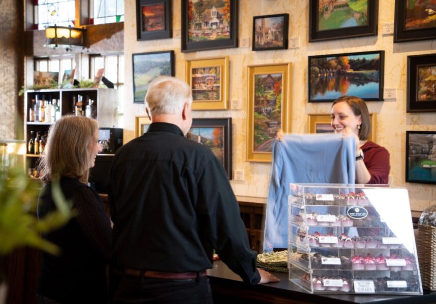 guests checking out at the shoppe