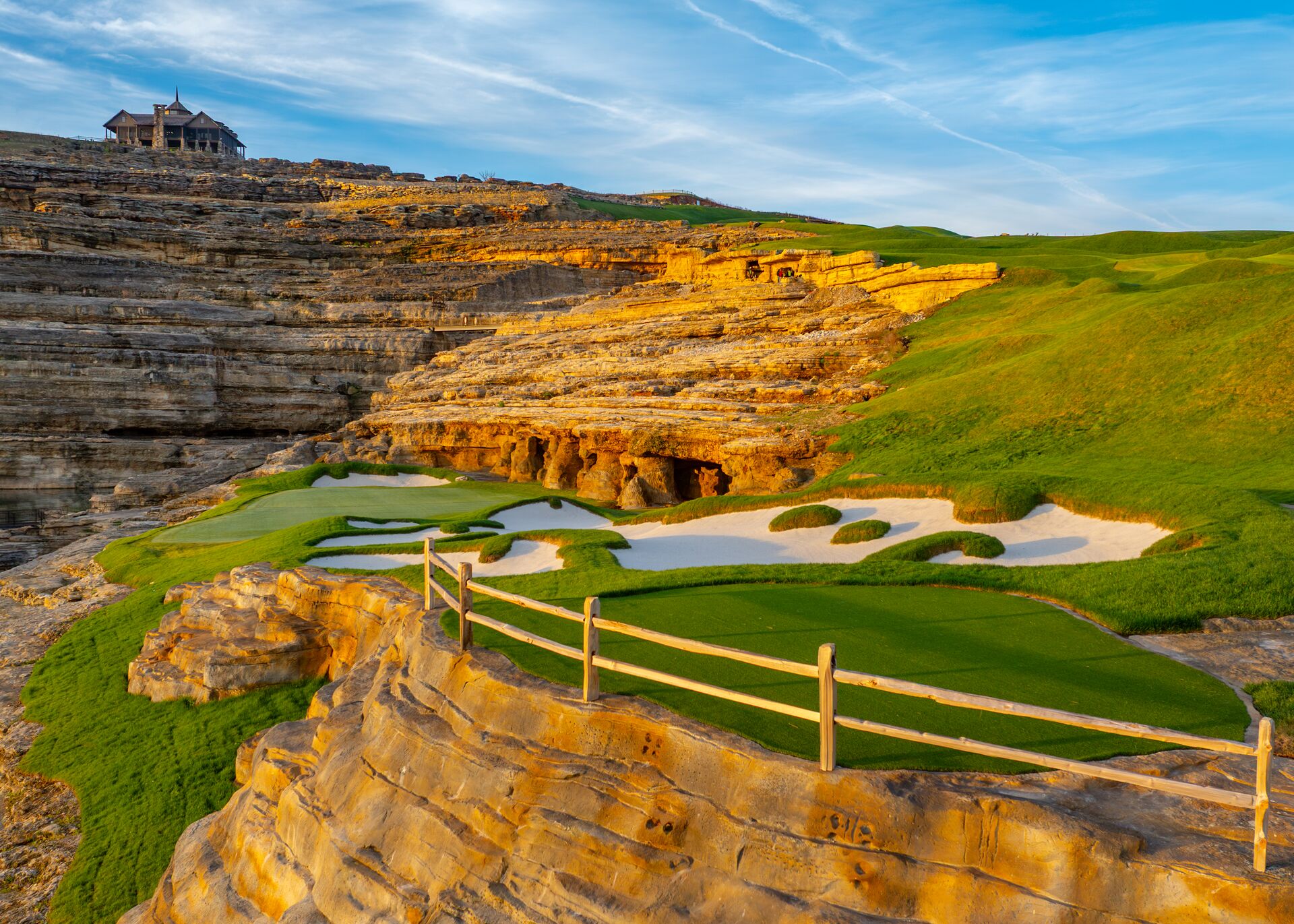 cliffhangers golf course during the golden hour