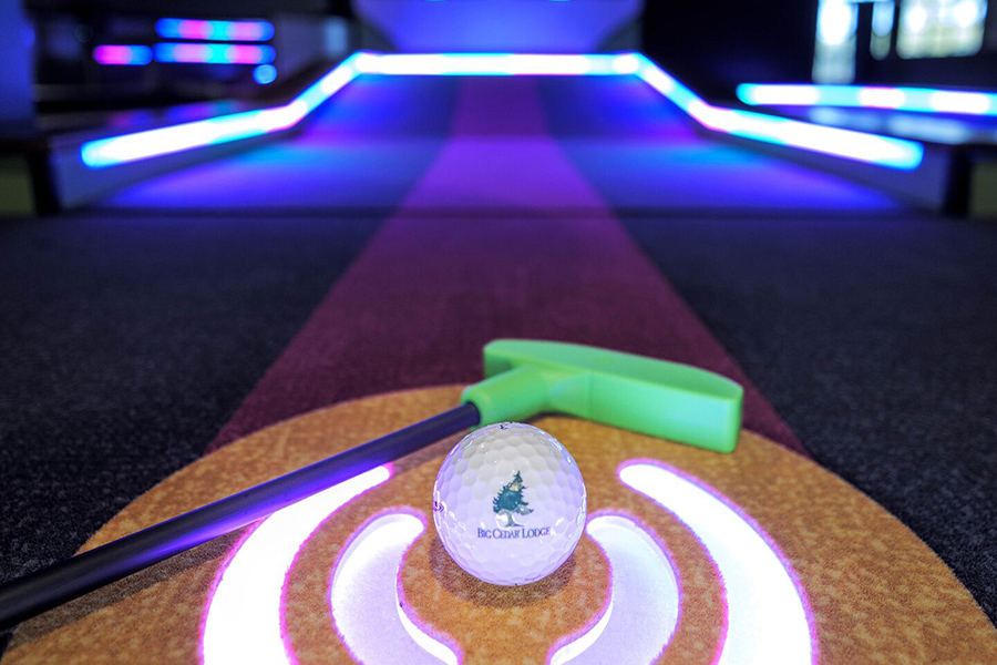 Full HD JPG-2025_BigCedarLodge_Fun Mtn_Activites_Lucky Putt00006_900x600 lucky putt golf ball and club