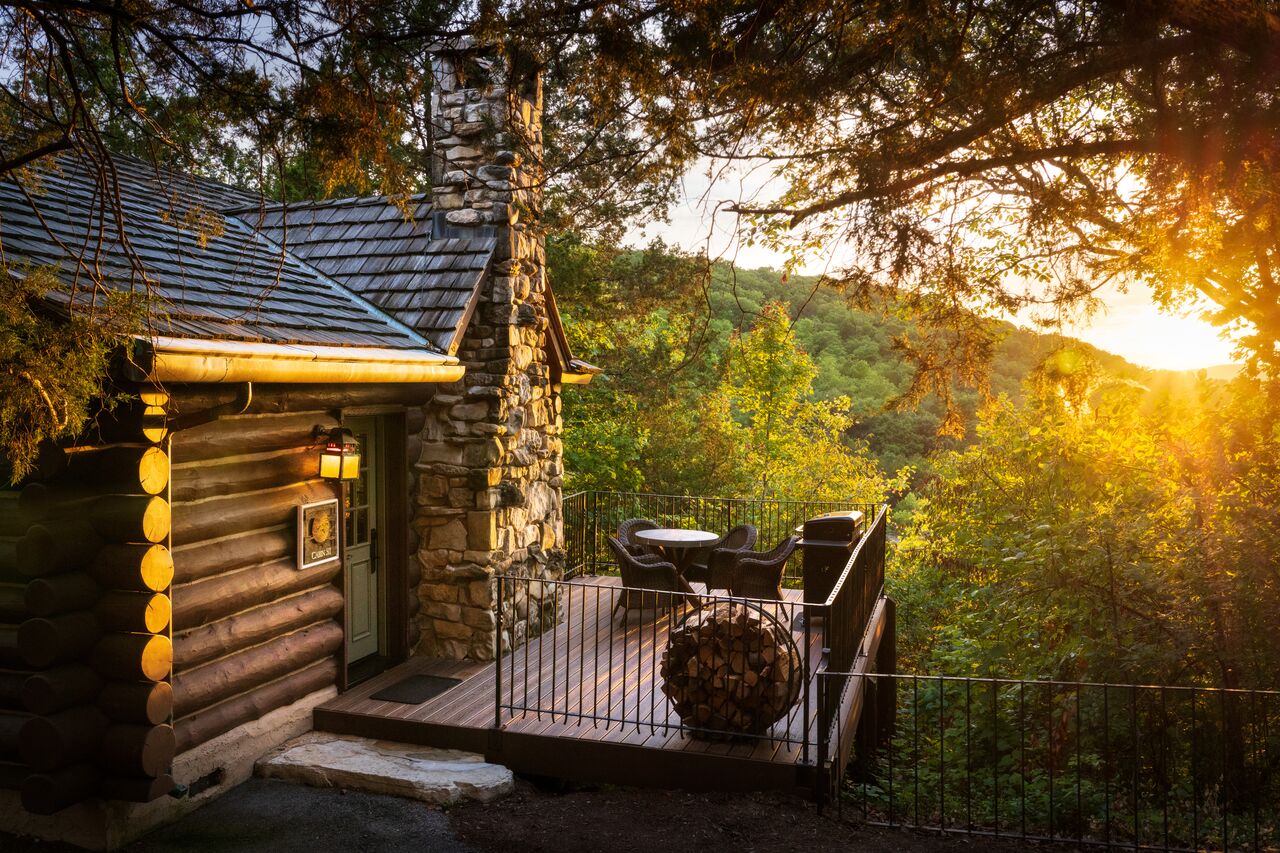 cabin at sunset at Big Cedar 极速赛车168开奖官网一分钟 Lodge