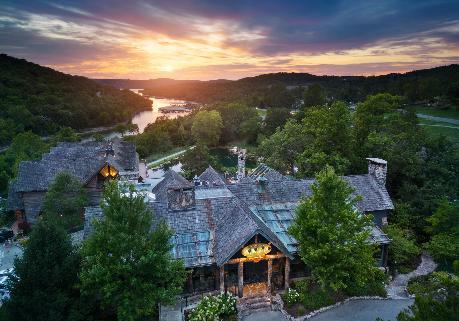 HiRes JPG-2023_BigCedar_Dining_DevilsPool_0005