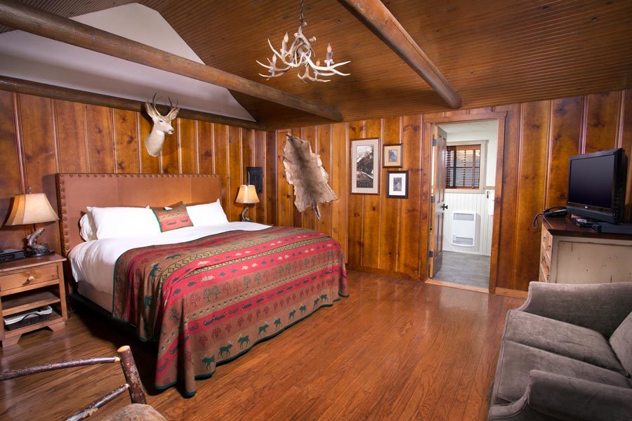 Knotty Pine One-Room Cottage