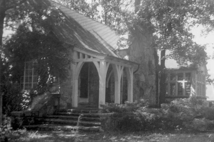 Big Cedar History Walk Historic photo of the Worman House in black and white.